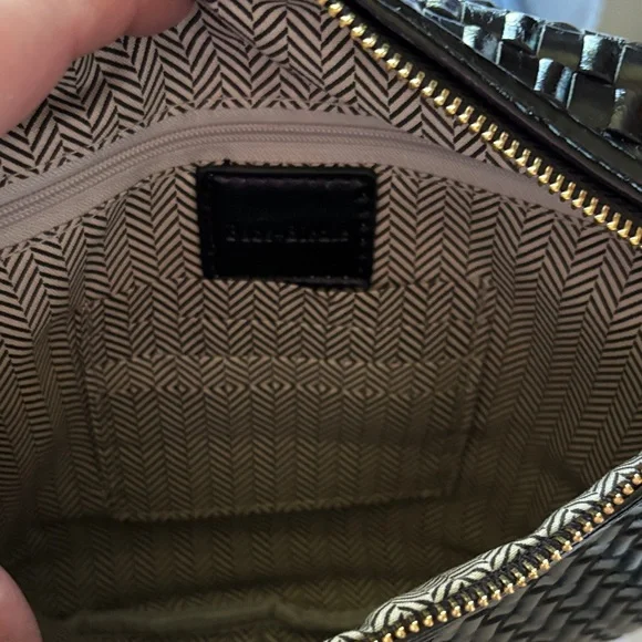 Elegant Black Woven Crossbody Bag with Patterned Strap - Picture 3 of 4